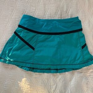 Lululemon Athletica Turquoise and Black Mini Skirt